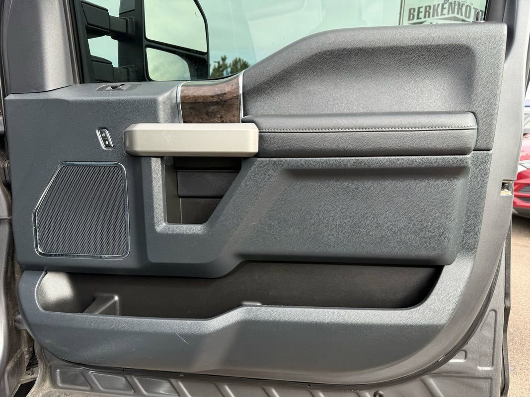 Used 2022 Ford F350 Lariat w/ FX4 Off-Road Package image 27