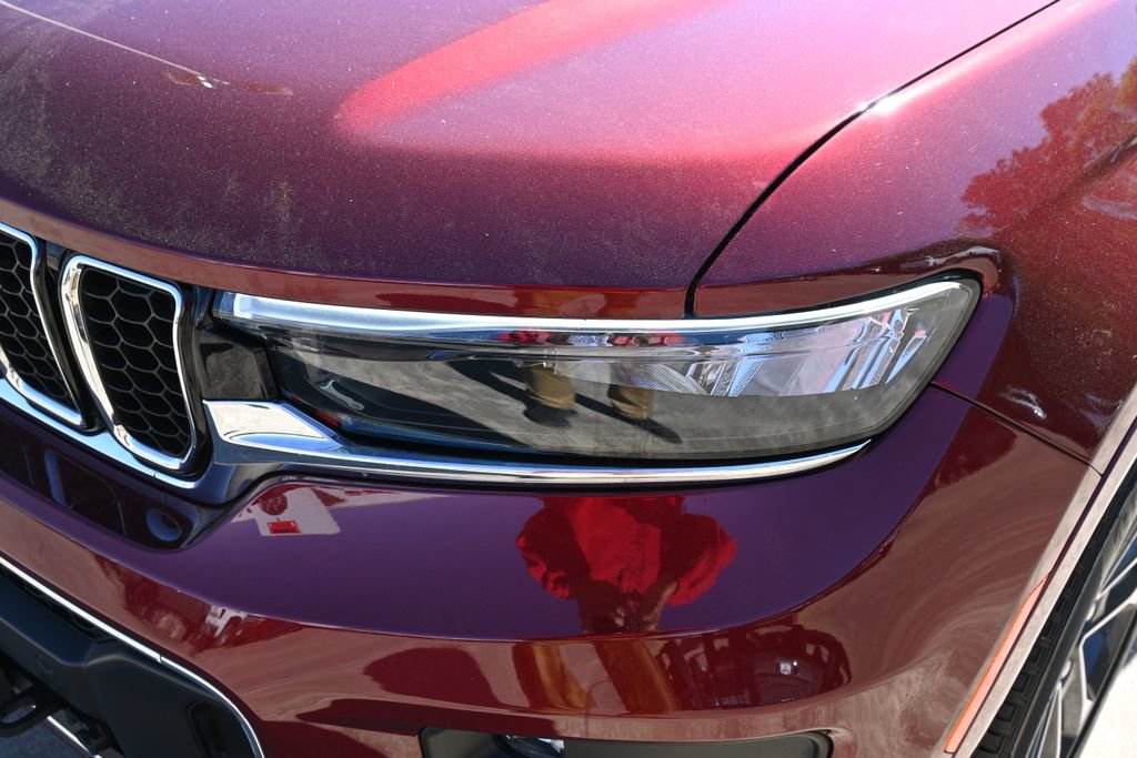 Used 2025 Jeep Grand Cherokee Overland w/ Luxury Tech Group IV image 27