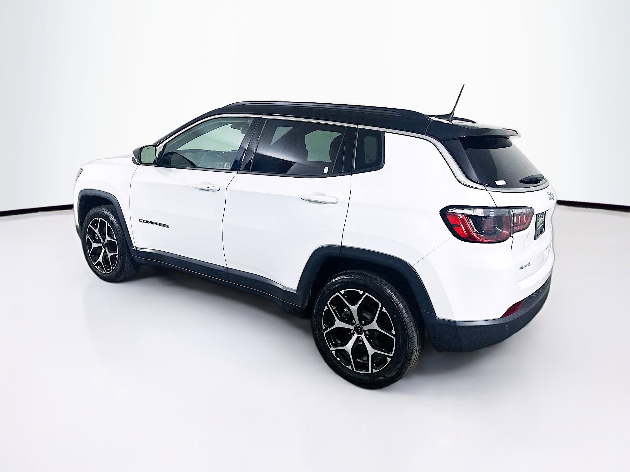 Used 2025 Jeep Compass Limited image 5