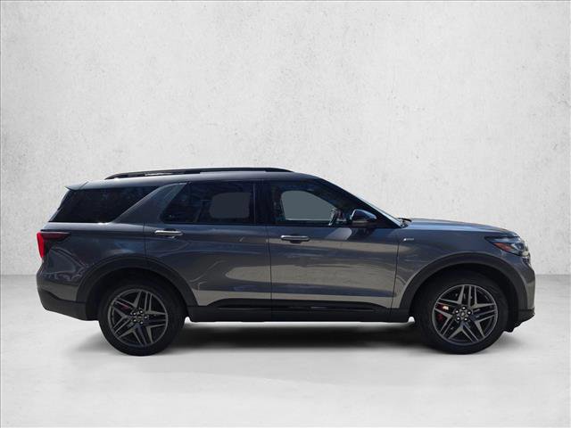 Used 2025 Ford Explorer ST-Line w/ ST-Line Street Pack AWD/4WD image 4