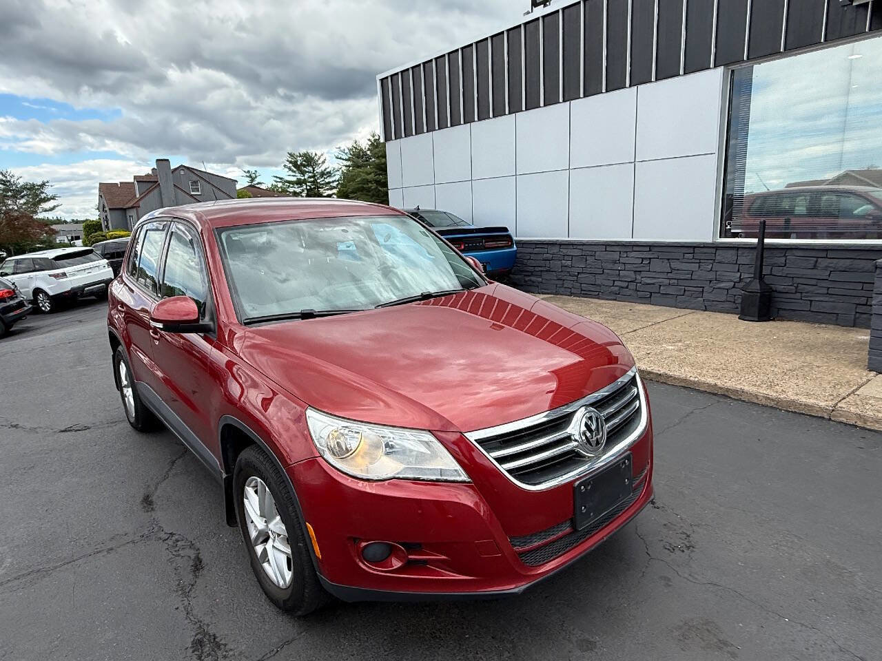 Used 2011 Volkswagen Tiguan S image 9