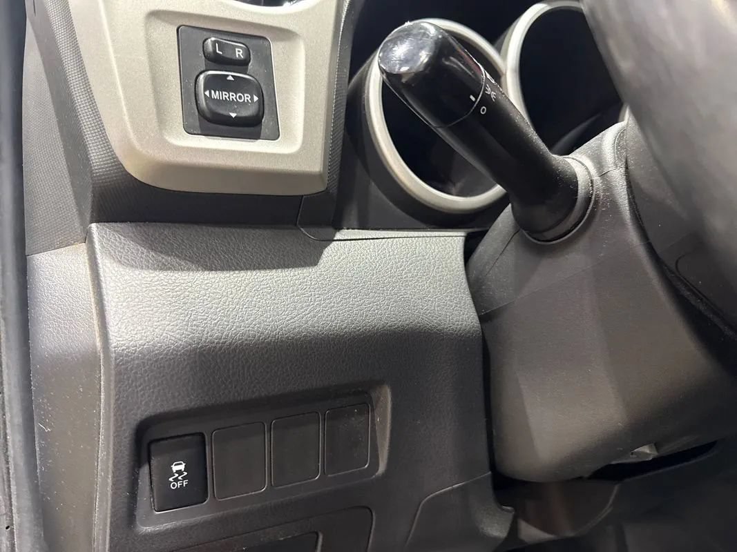 Used 2010 Pontiac Vibe AWD w/ Sun And Sound Package image 80