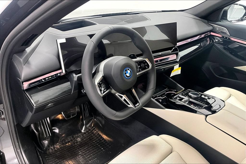 New 2026 BMW 550e xDrive AWD/4WD image 20