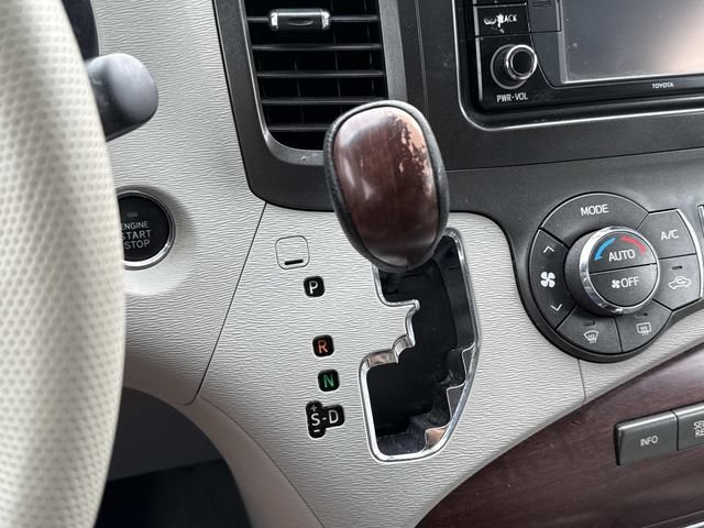 Used 2012 Toyota Sienna XLE w/ Entertainment Pkg AWD/4WD image 21
