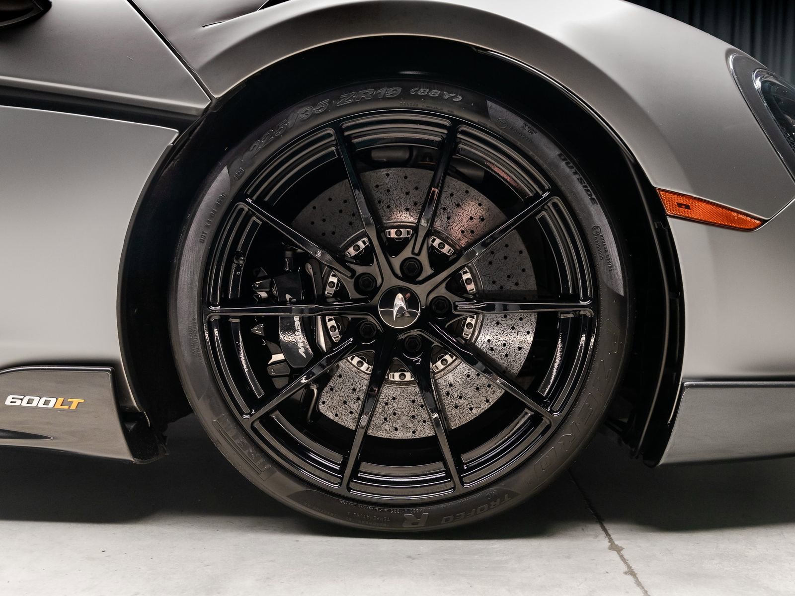 Used 2019 McLaren 600LT RWD image 25