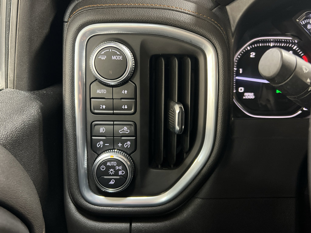 Used 2022 GMC Sierra 3500 AT4 AWD/4WD image 32