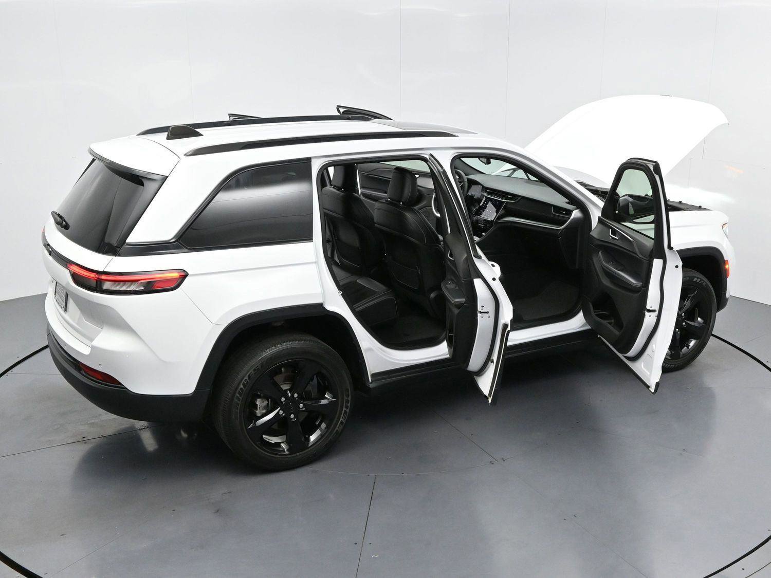 Used 2023 Jeep Grand Cherokee Altitude AWD/4WD image 35