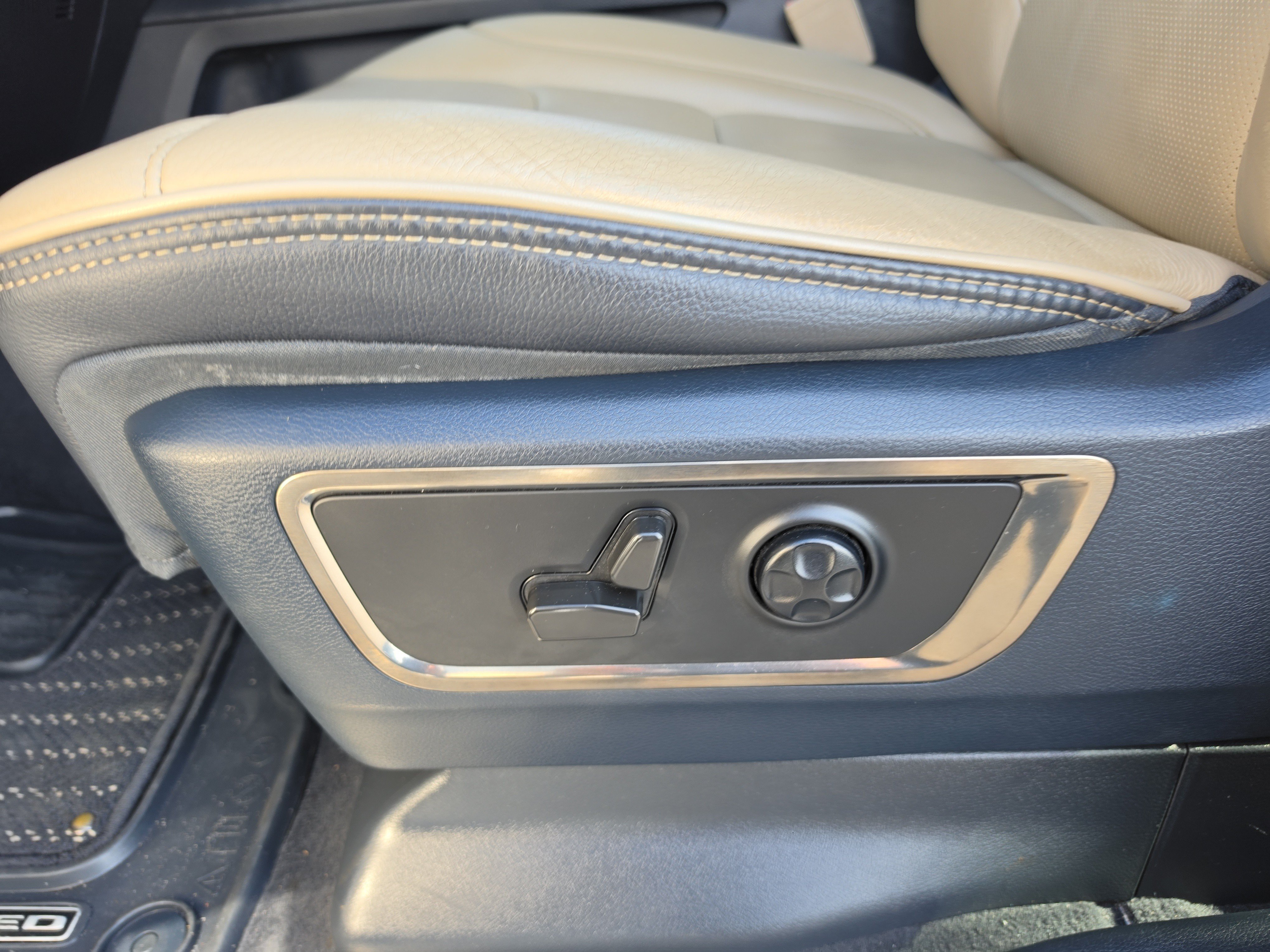 Used 2021 RAM 1500 Limited AWD/4WD image 16