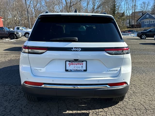 Used 2024 Jeep Grand Cherokee Limited image 3
