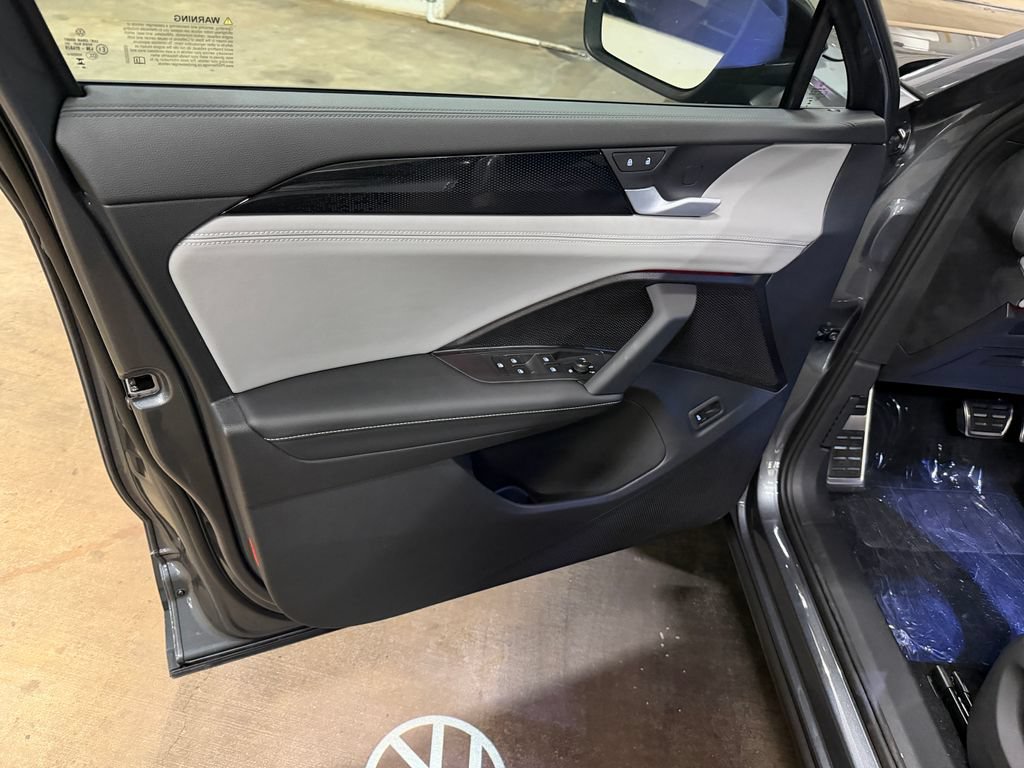 New 2026 Volkswagen Tiguan SE R-Line AWD/4WD image 9