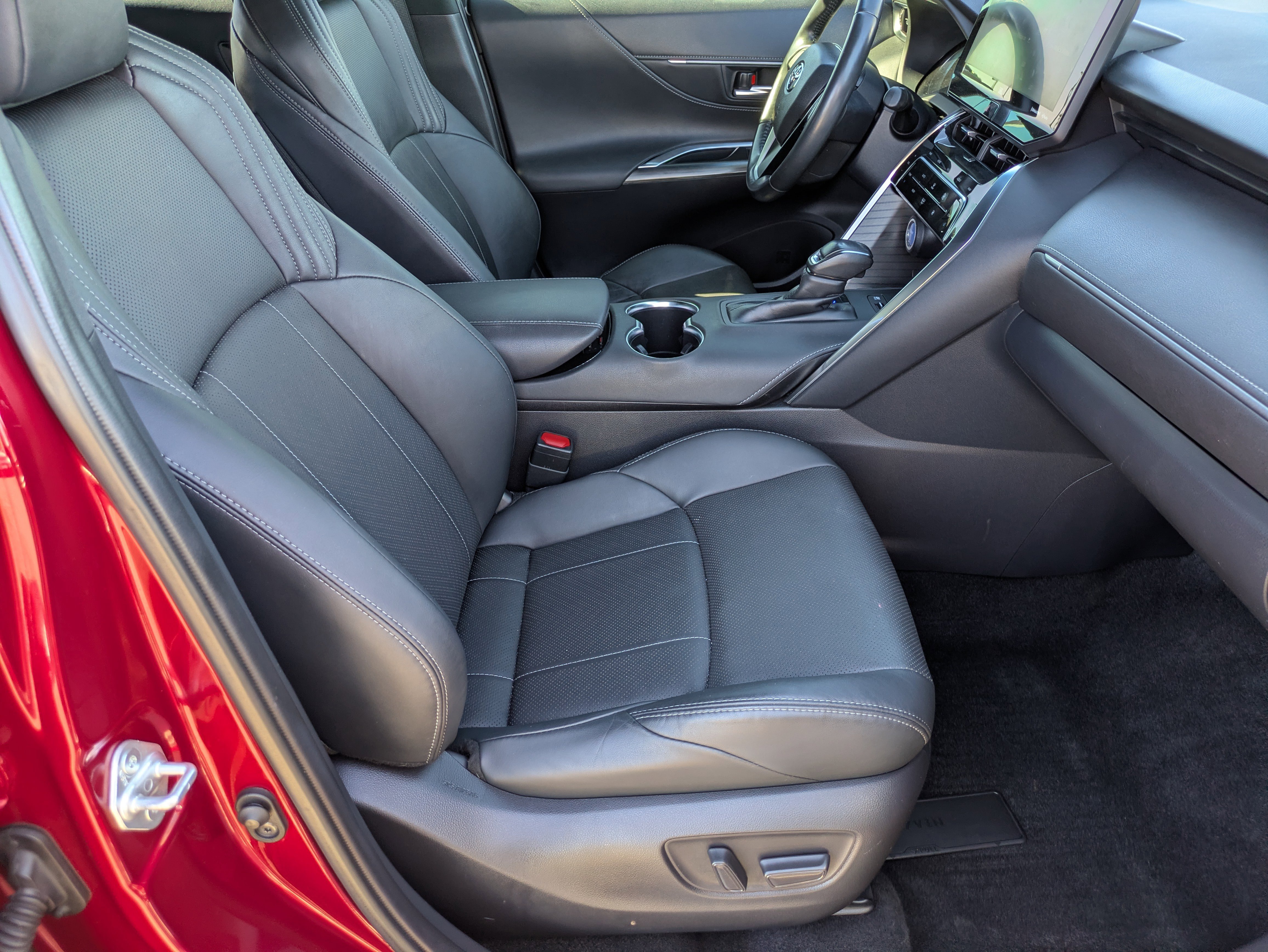 Used 2021 Toyota Venza XLE image 11