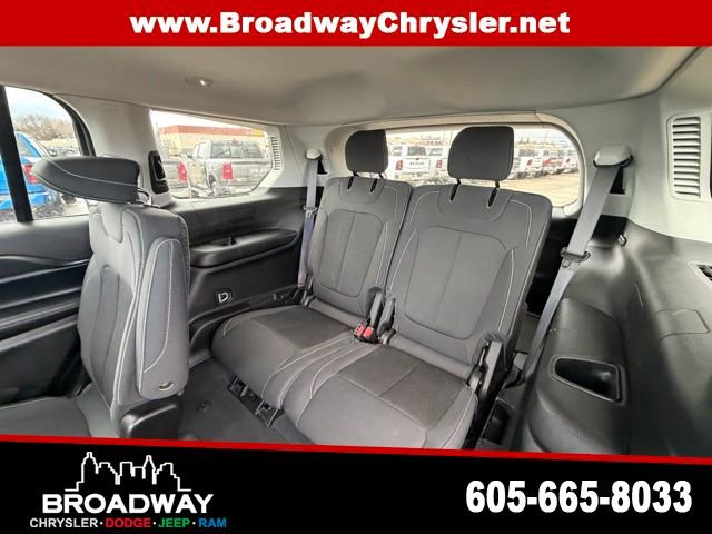 Used 2023 Jeep Grand Cherokee L Laredo AWD/4WD image 15