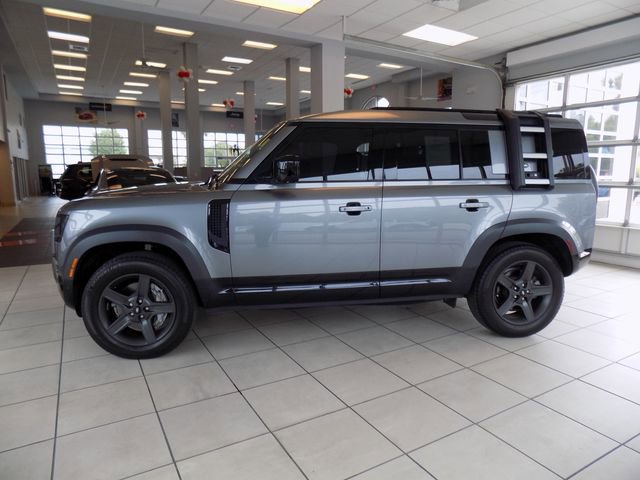 Used 2022 Land Rover Defender 110 X-Dynamic SE AWD/4WD image 4