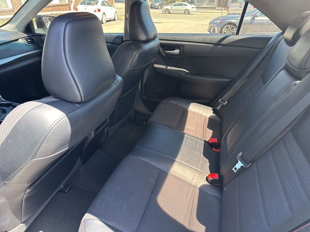 Used 2016 Toyota Camry SE FWD image 11