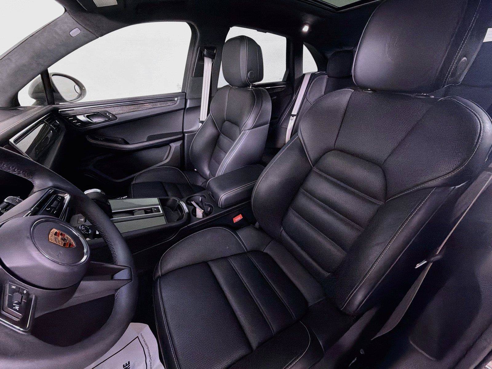 Certified 2025 Porsche Macan GTS AWD/4WD image 5
