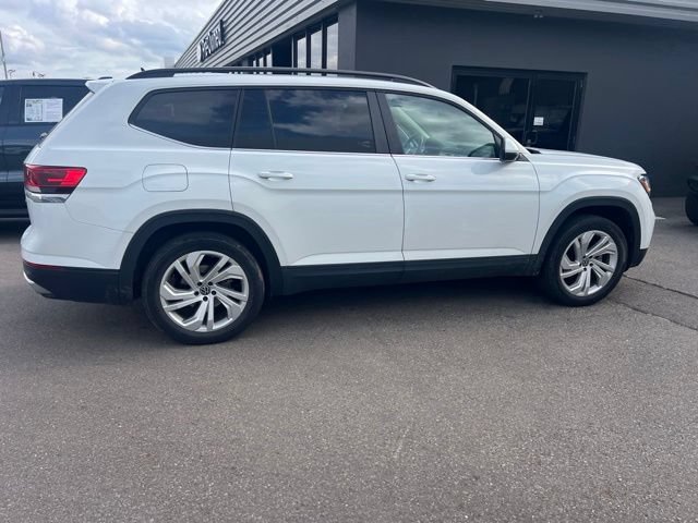 Used 2023 Volkswagen Atlas SE w/ Panoramic Sunroof Package AWD/4WD image 3