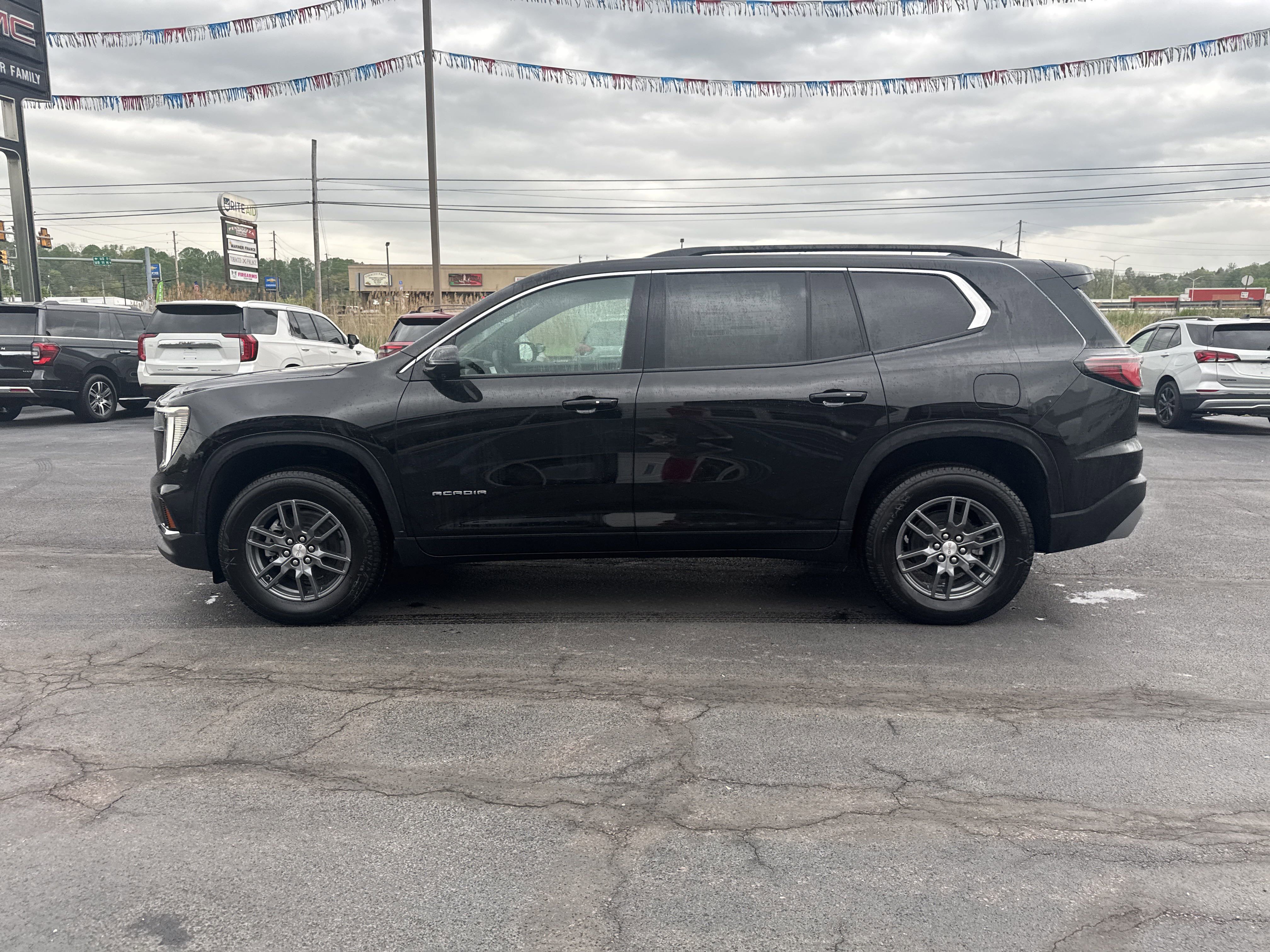 New 2025 GMC Acadia Elevation image 7