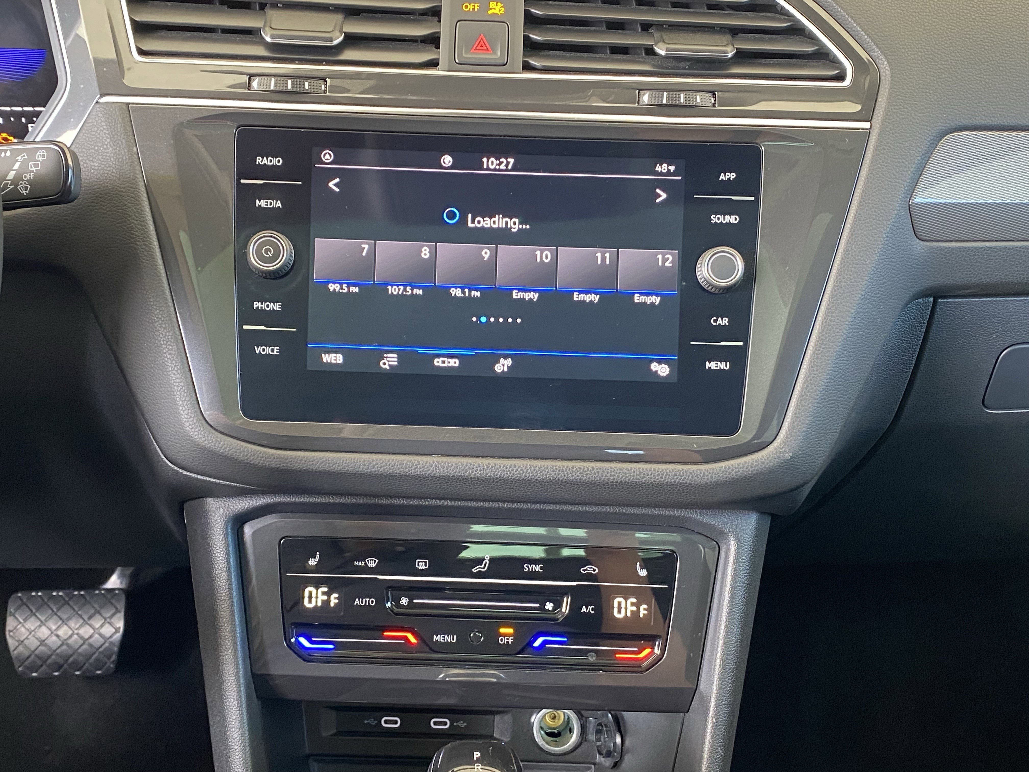 Used 2022 Volkswagen Tiguan SE w/ Panoramic Sunroof Package FWD image 43