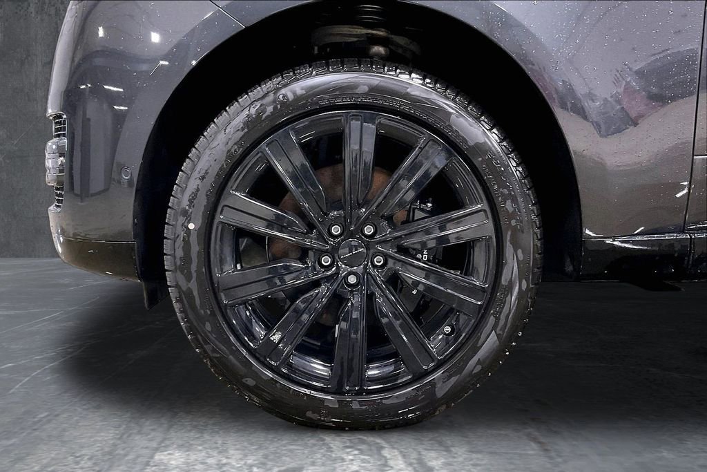 New 2026 Land Rover Range Rover SE image 13
