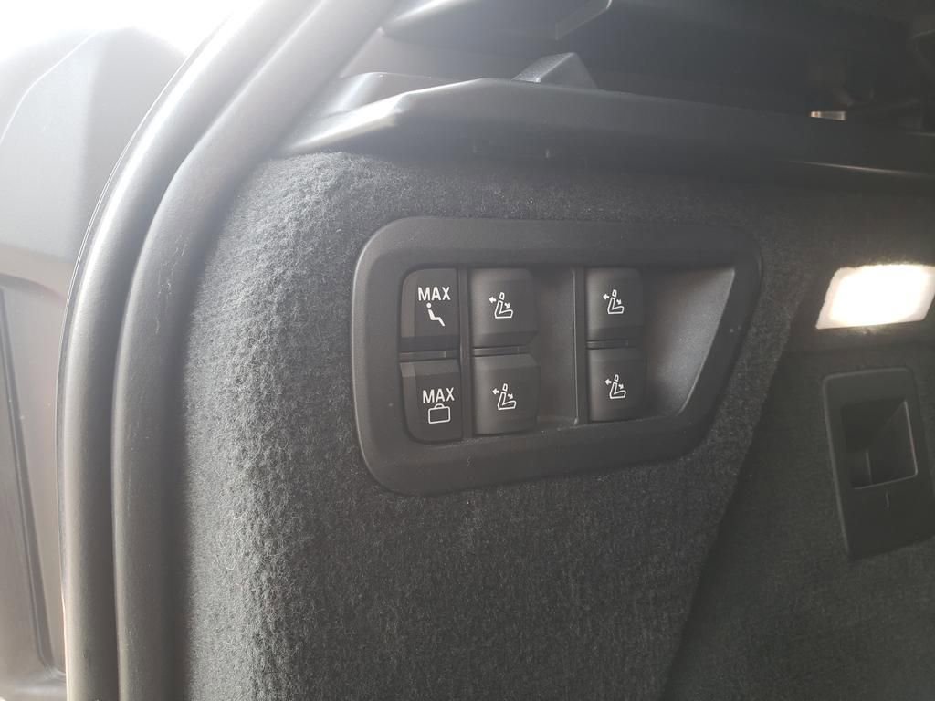 Used 2022 BMW X7 xDrive40i w/ Premium Package image 11