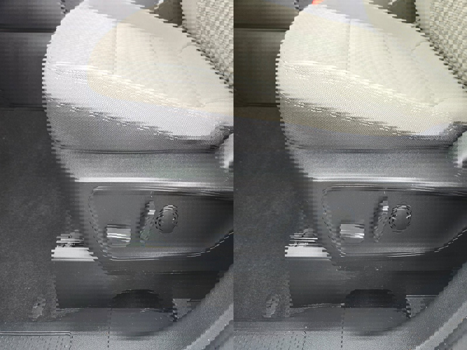 Used 2022 Ford Escape SE w/ Convenience Package image 12