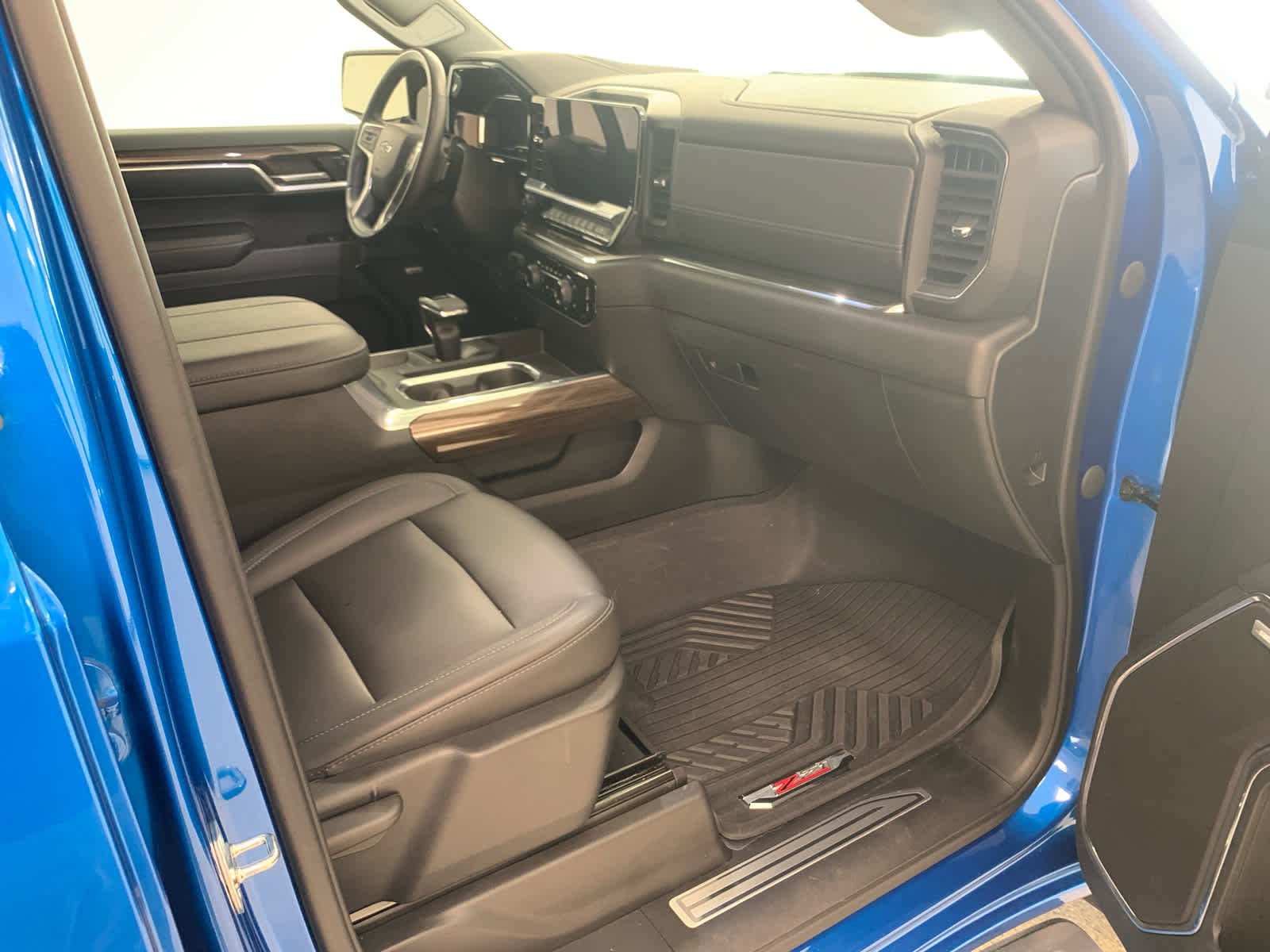 Used 2023 Chevrolet Silverado 1500 RST AWD/4WD image 13
