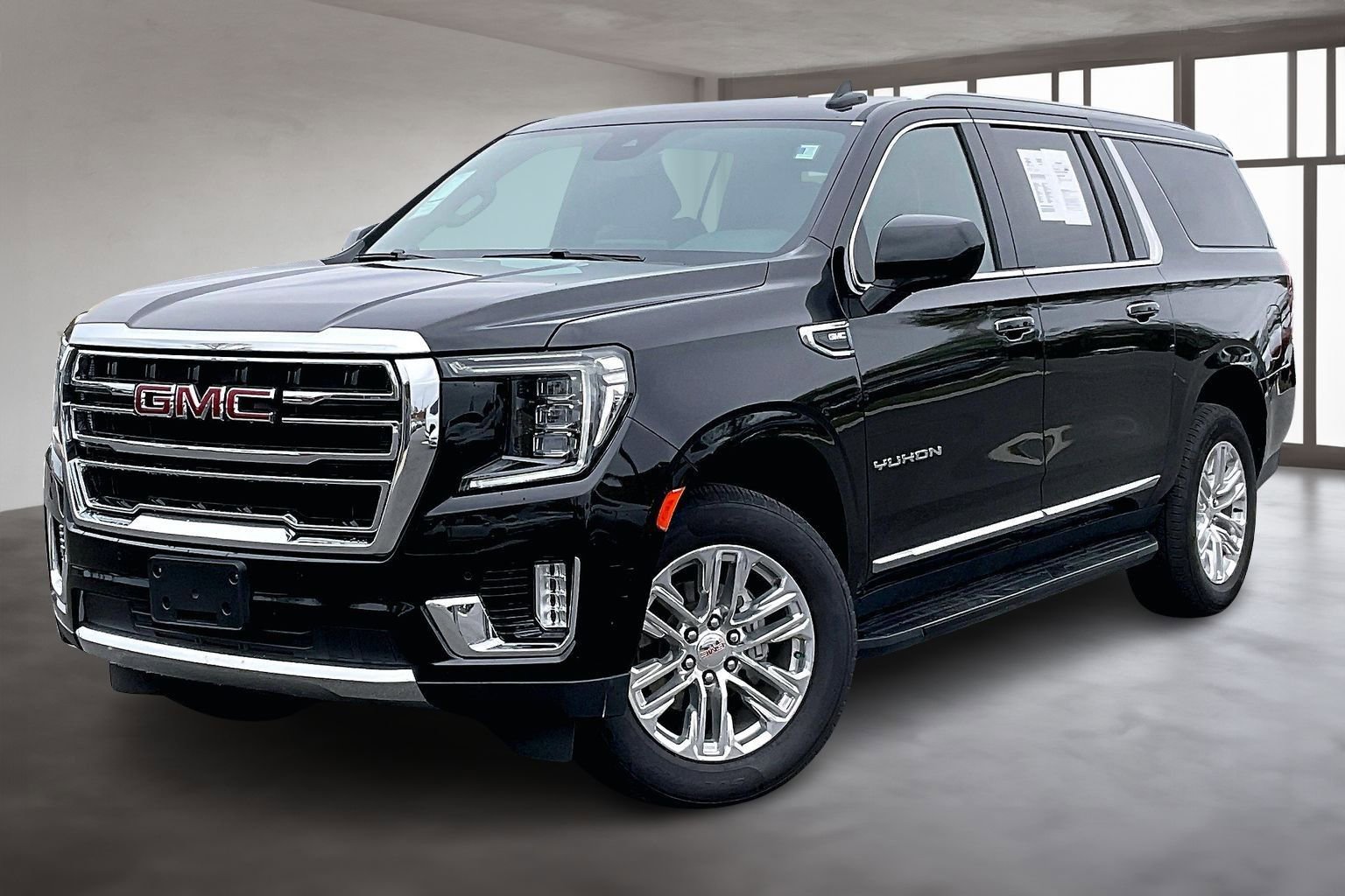 Used 2024 GMC Yukon XL SLT image 3