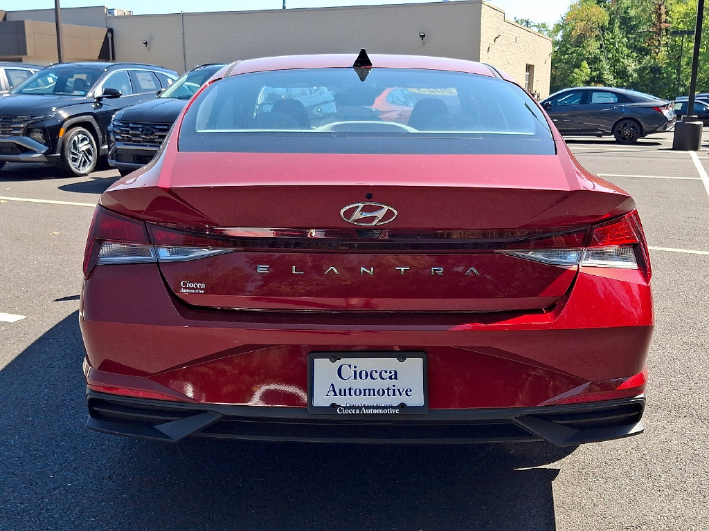 Used 2023 Hyundai Elantra SEL w/ Convenience Package FWD image 8
