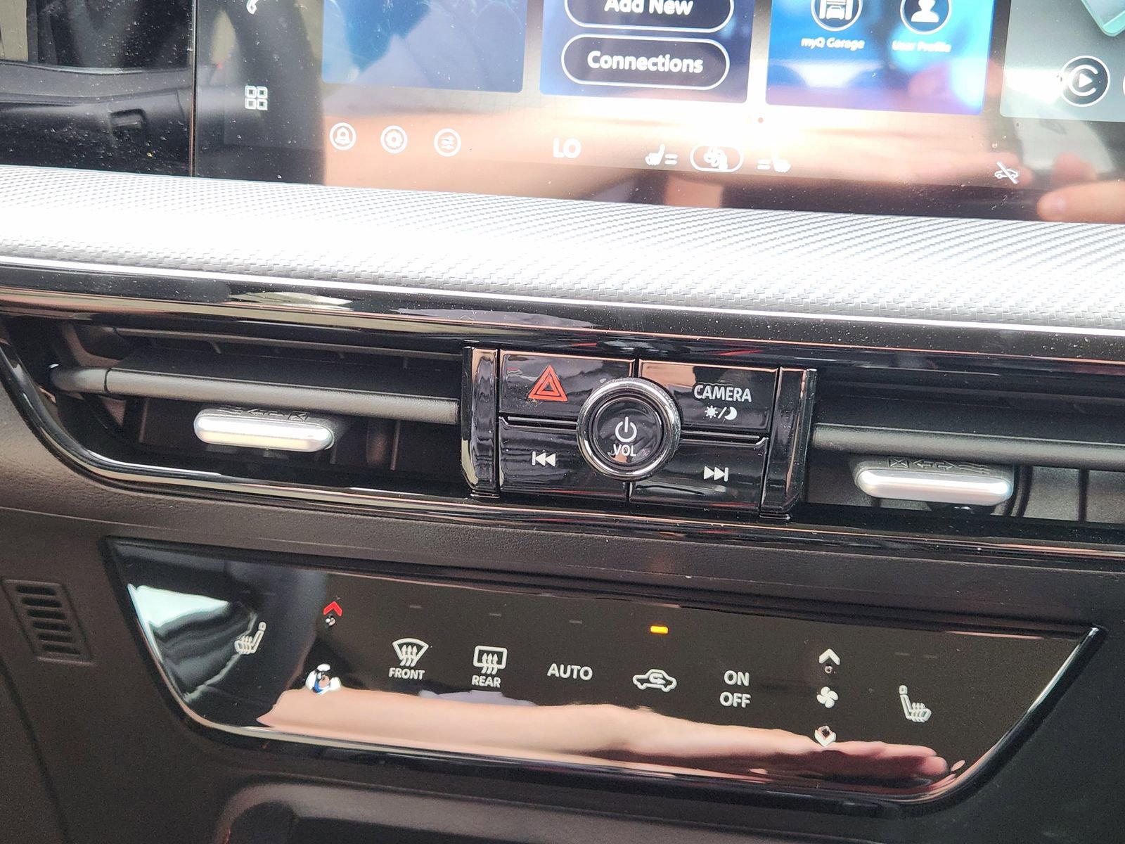 New 2026 Nissan Kicks SR image 18