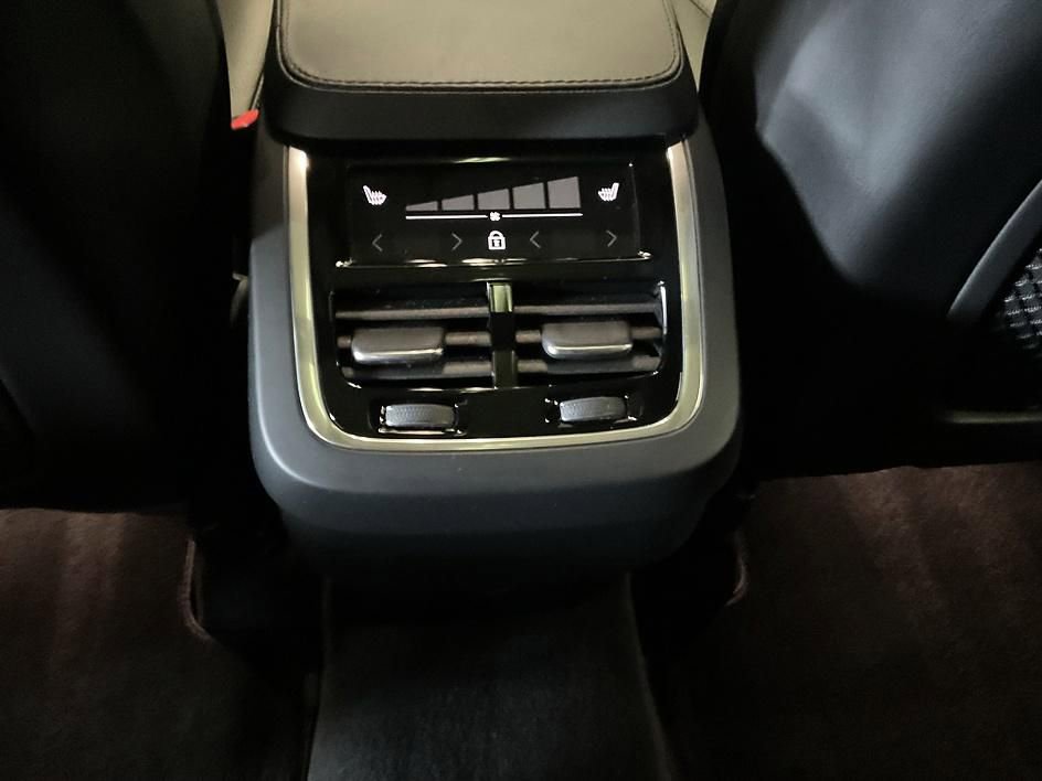 Used 2025 Volvo XC90 B6 Plus AWD/4WD image 24