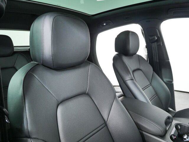 New 2026 Porsche Cayenne Coupe AWD/4WD image 25