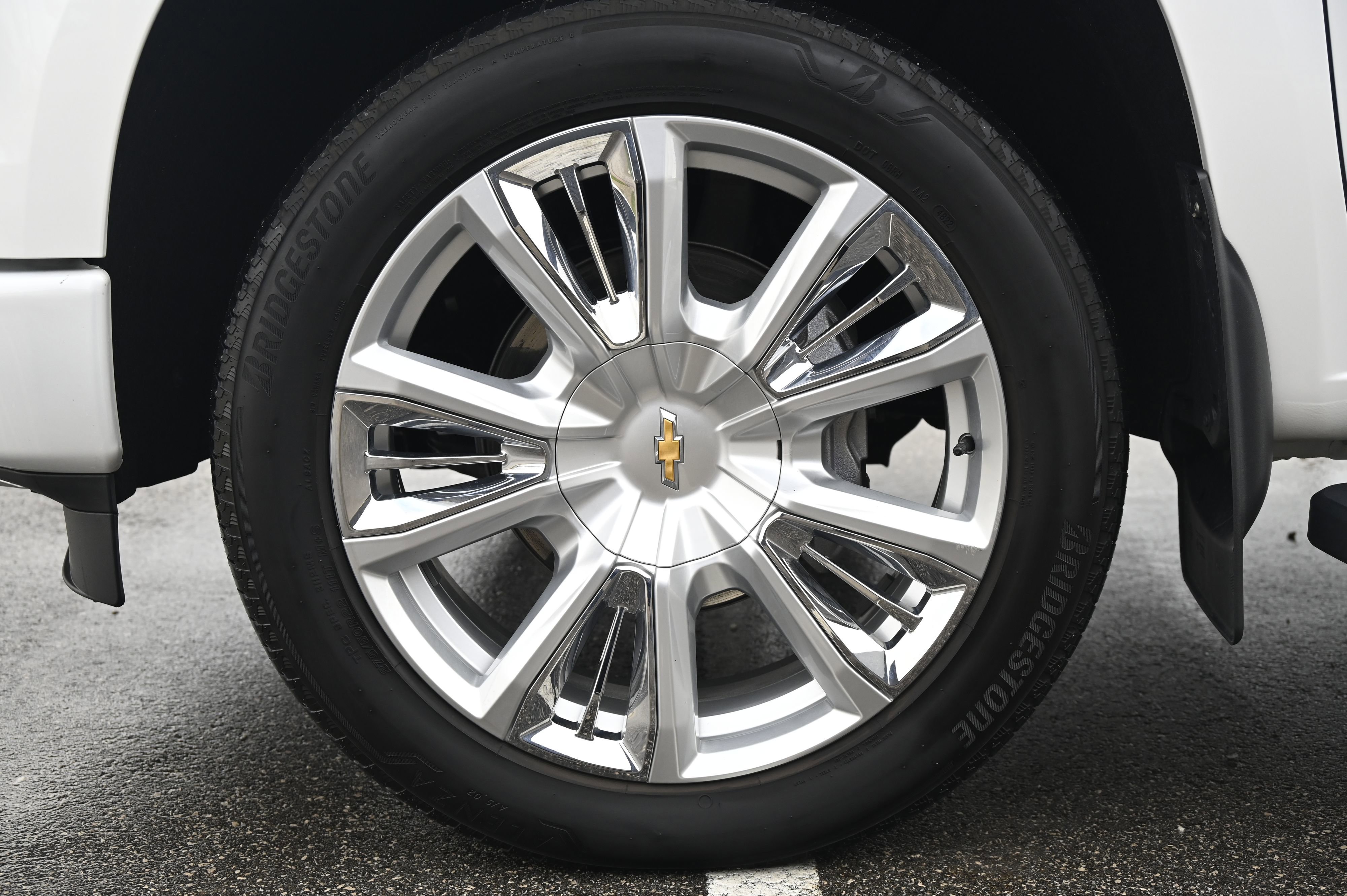 Used 2023 Chevrolet Silverado 1500 High Country w/ Technology Package image 12