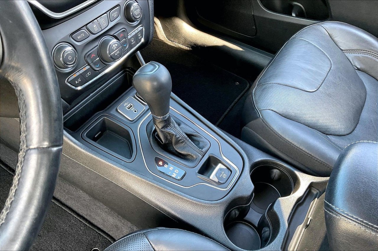 Certified 2021 Jeep Cherokee Latitude Lux w/ Comfort/Convenience Group FWD image 30