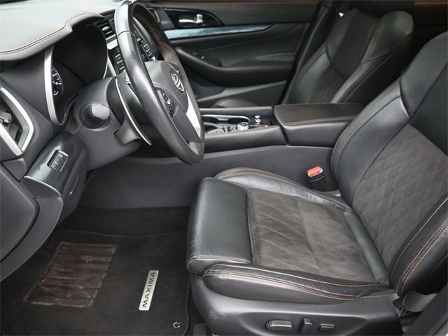 Used 2023 Nissan Maxima SR w/ Sport Mat Group image 17