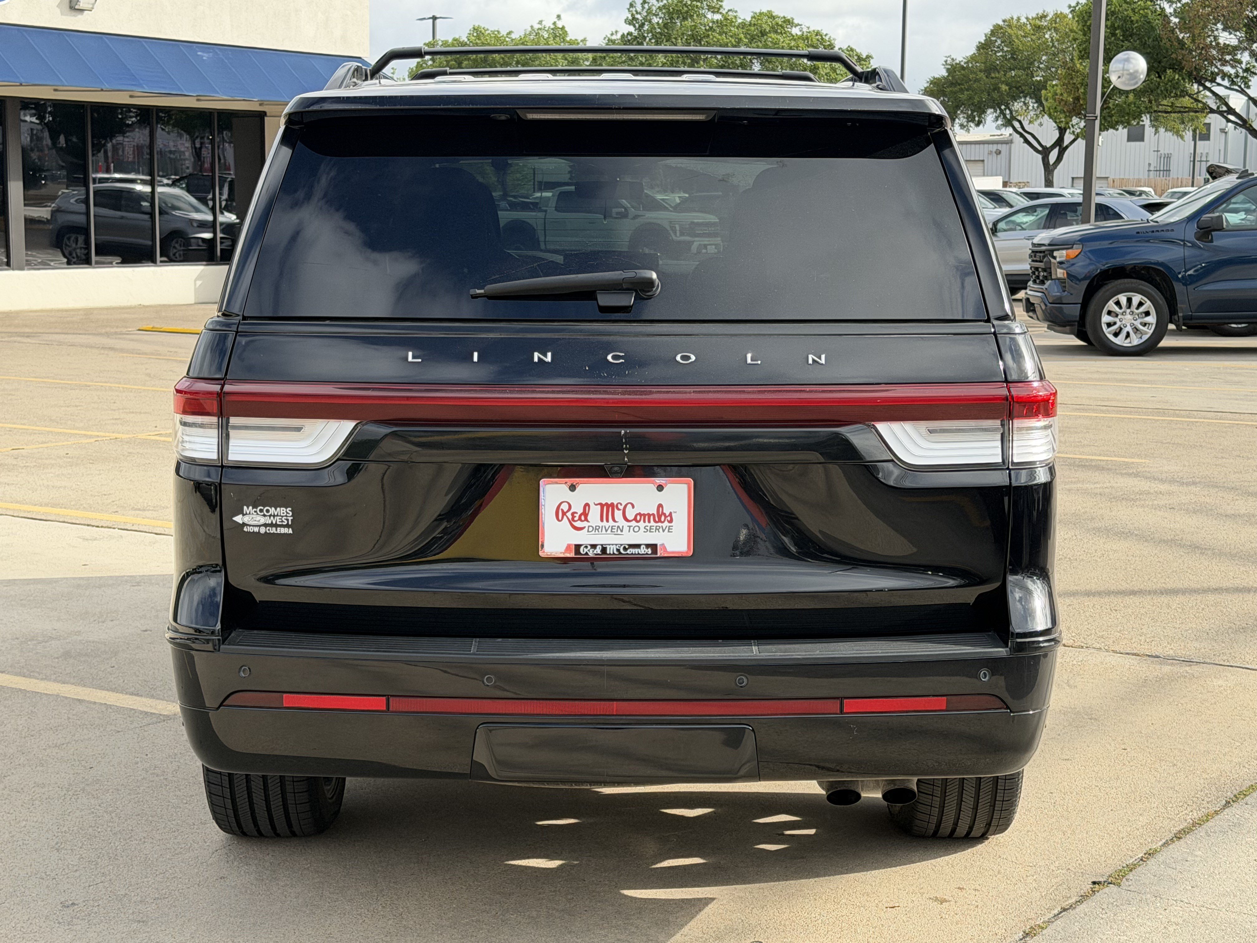 Used 2023 Lincoln Navigator Reserve AWD/4WD image 7