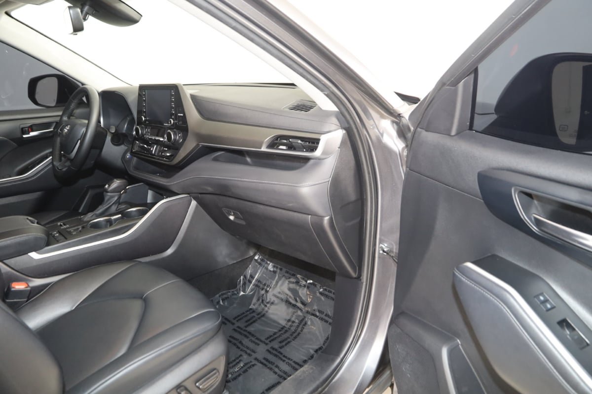 Used 2022 Toyota Highlander XLE FWD image 41