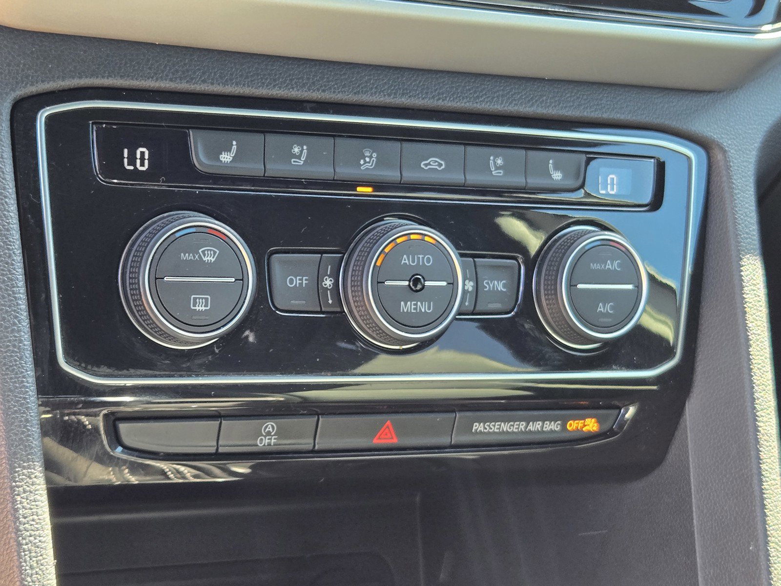 Used 2021 Volkswagen Atlas Cross Sport SEL Premium image 19