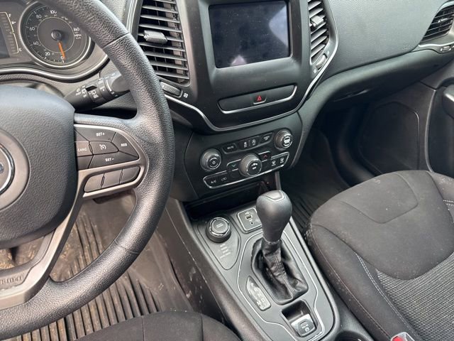 Used 2019 Jeep Cherokee Latitude w/ Popular Appearance Group image 9