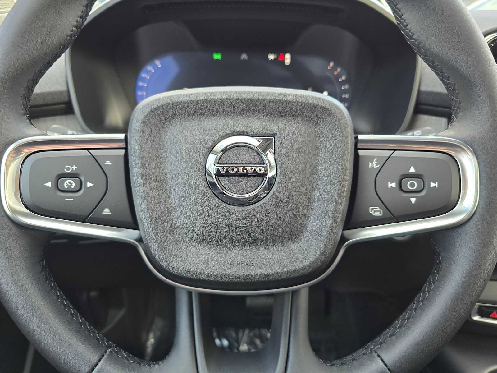 New 2026 Volvo XC40 B5 Plus w/ Protection Package Premier image 24