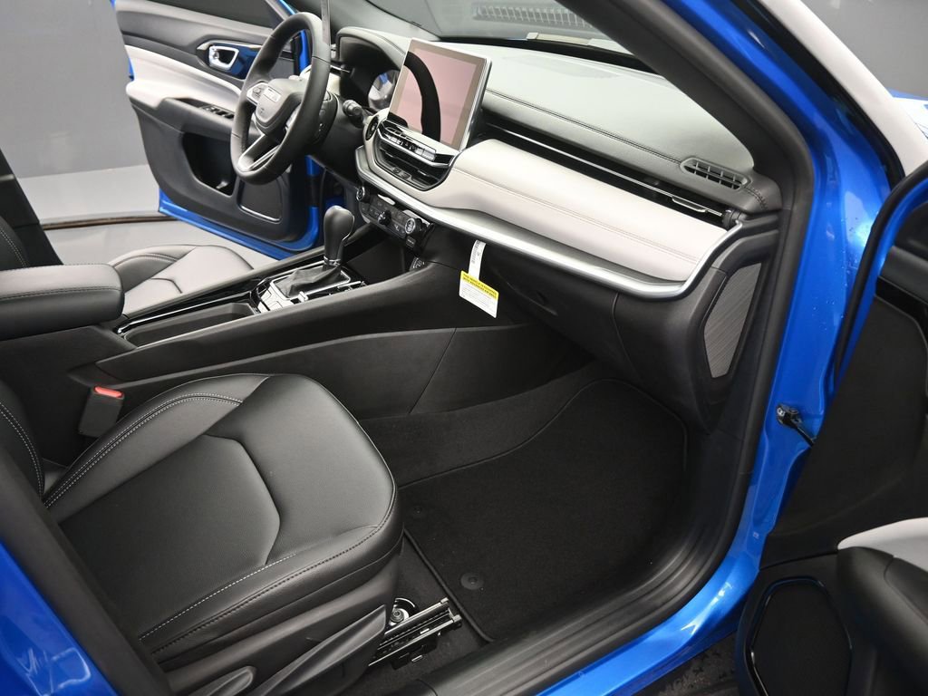 New 2025 Jeep Compass Limited image 17
