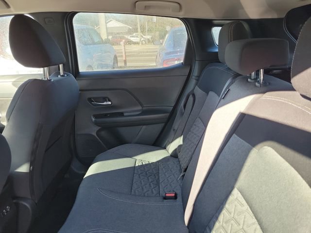 Used 2025 Nissan Kicks SV w/ Charging Package FWD image 28