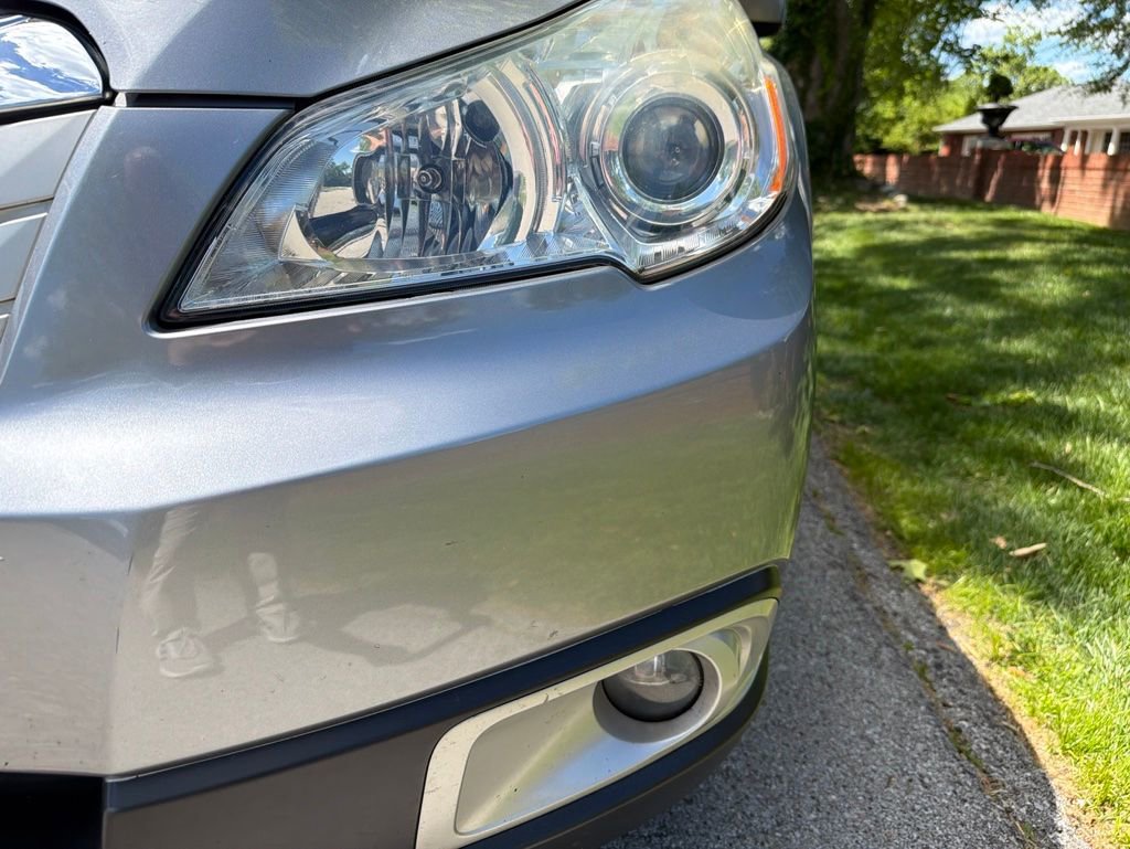 Used 2010 Subaru Outback 2.5i Premium AWD/4WD image 19