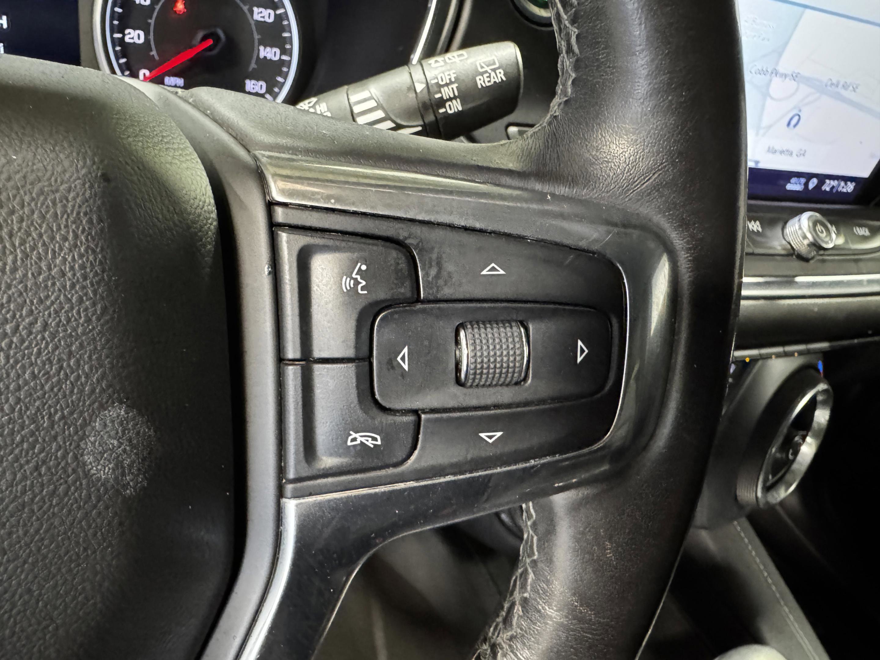 Used 2019 Chevrolet Blazer LT w/ Sun and Wheels Package FWD image 12