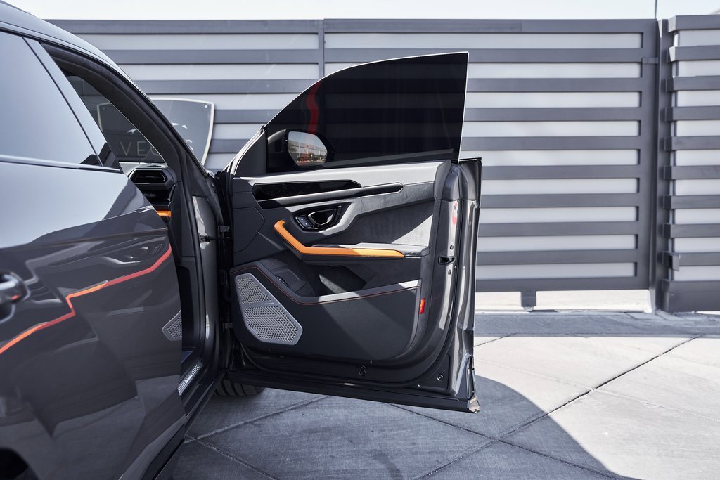 Used 2025 Lamborghini Urus SE image 26