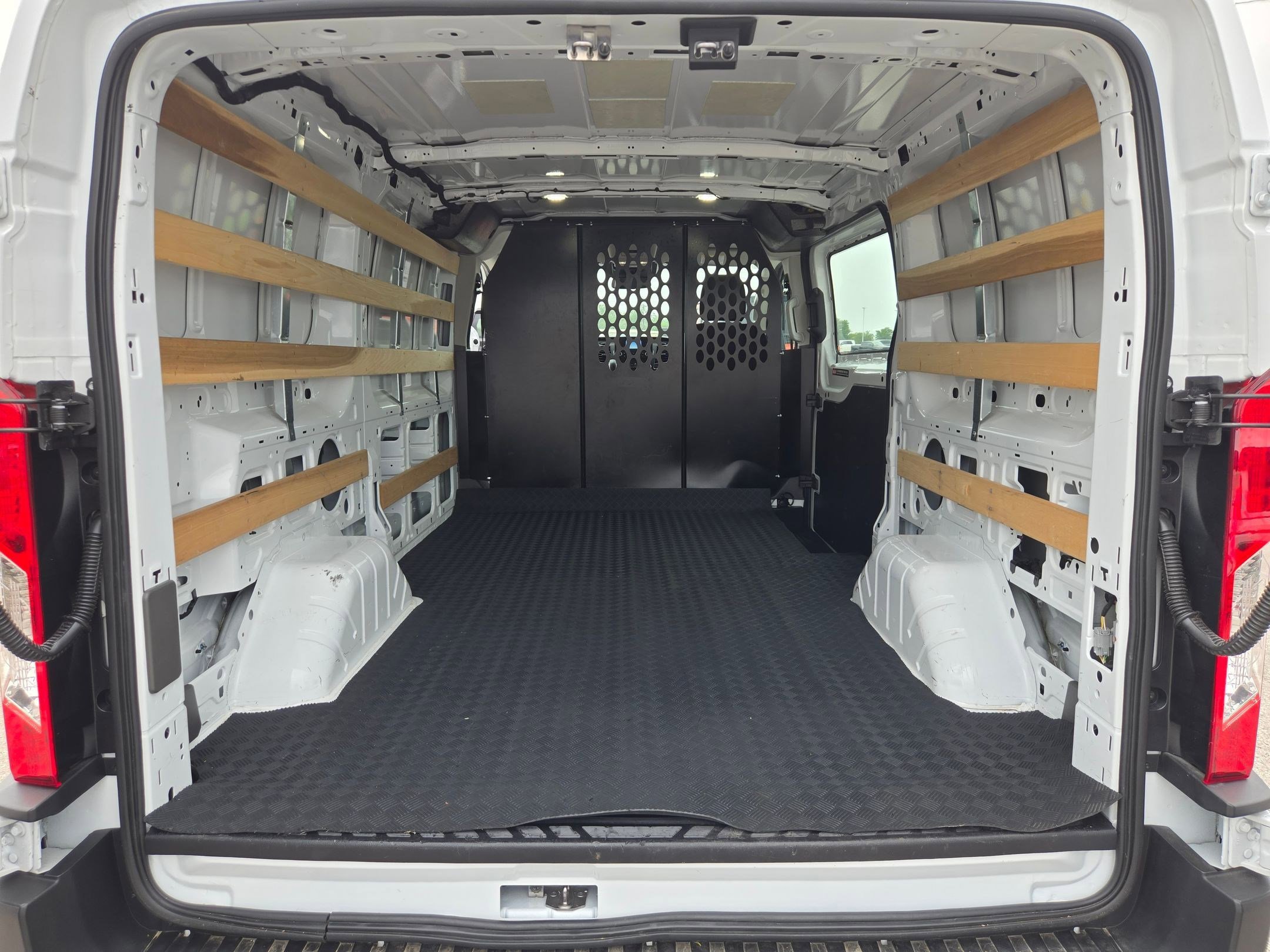 Used 2025 Ford Transit 250 Low Roof w/ Exterior Upgrade Package RWD image 19