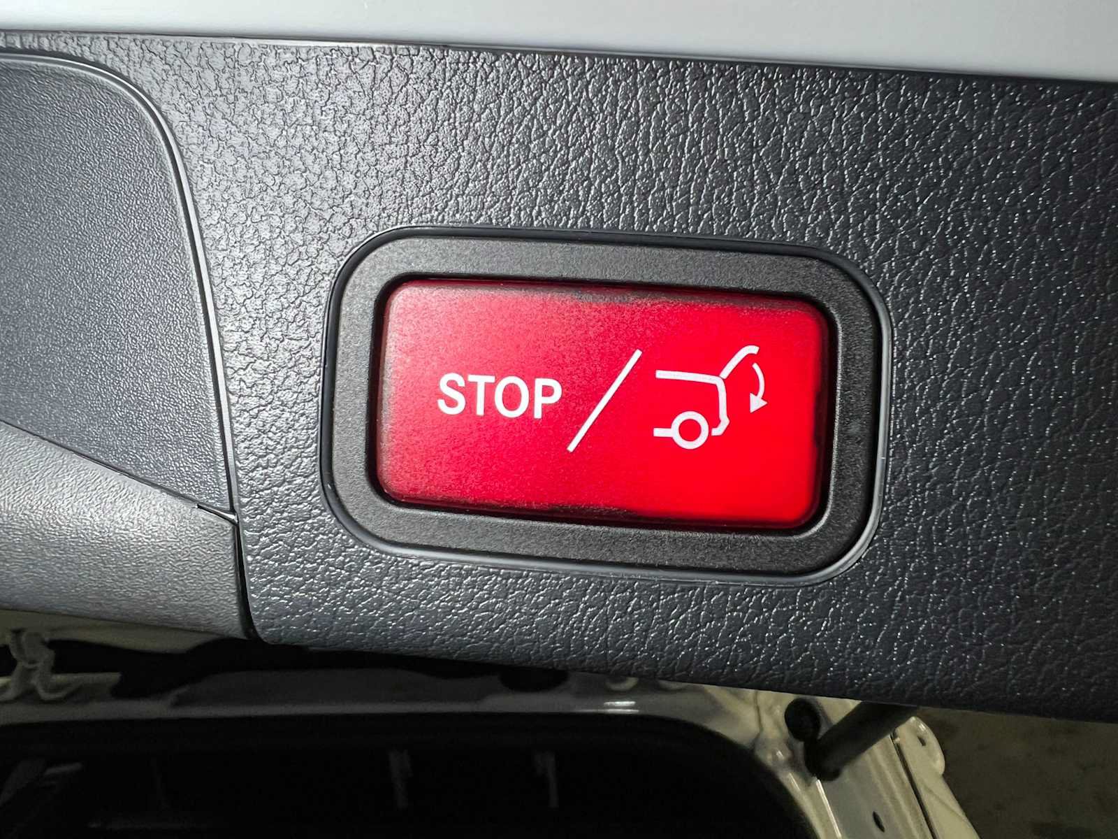 Used 2025 Mercedes-Benz GLB 250 4MATIC image 19