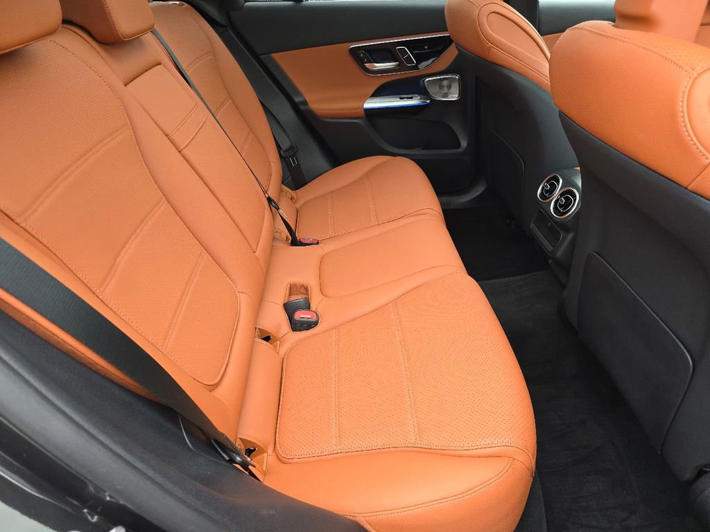 Used 2025 Mercedes-Benz GLC 300 4MATIC image 21