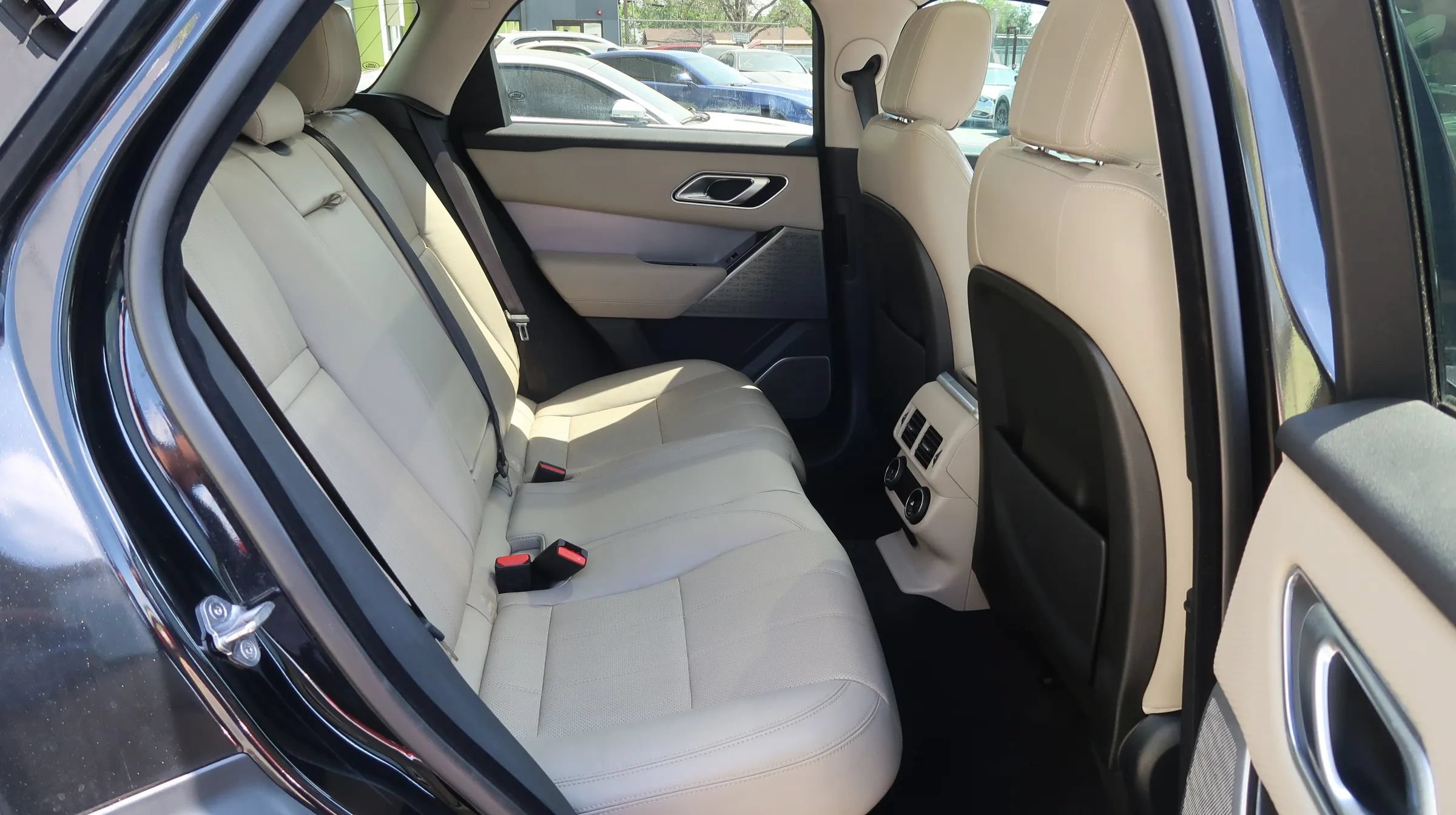 Used 2019 Land Rover Range Rover Velar R-Dynamic SE AWD/4WD image 23
