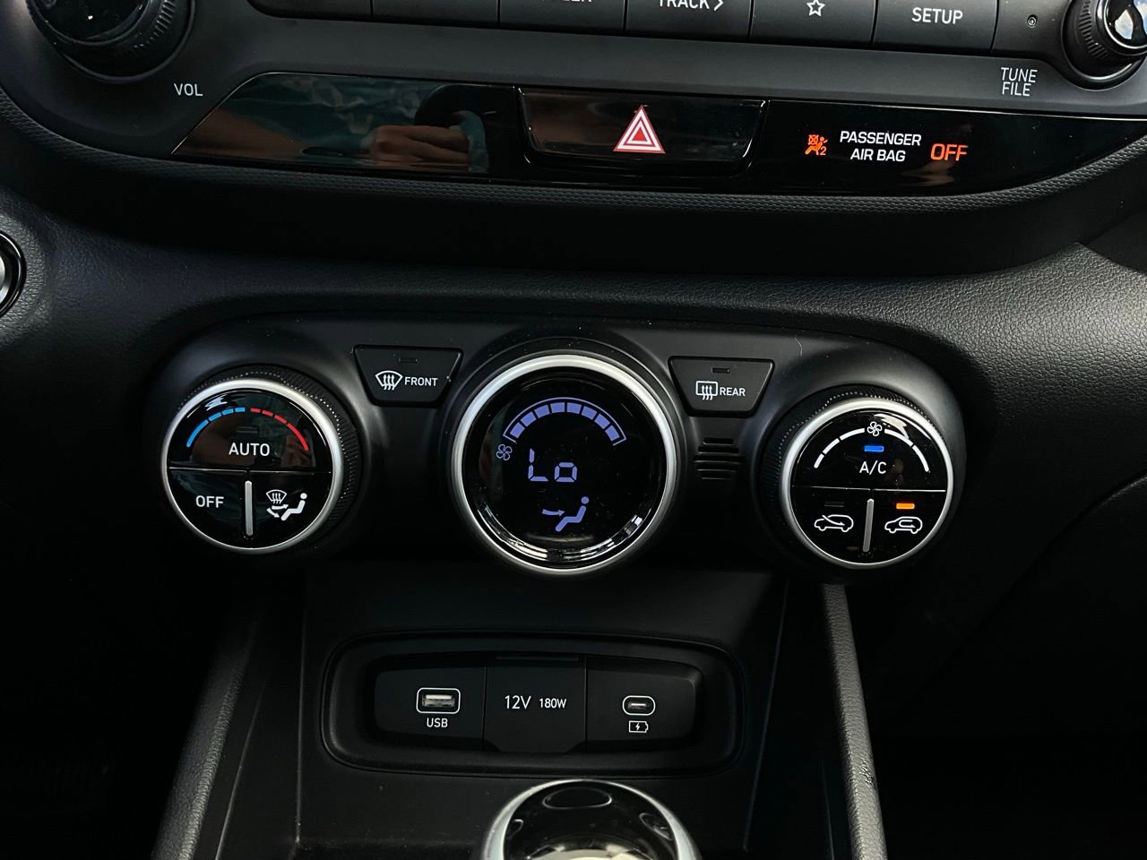 Used 2025 Hyundai Venue SEL image 27