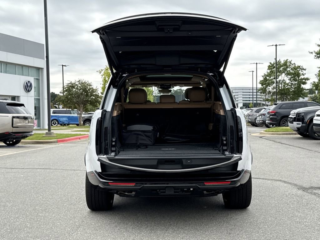 New 2025 Land Rover Range Rover Long Wheelbase SE image 12